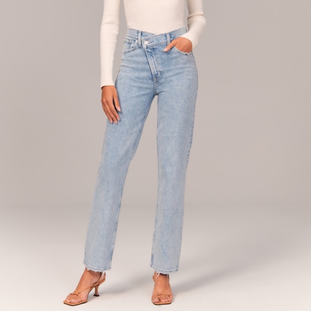 NWOT Ultra high rise 90s straight jeans